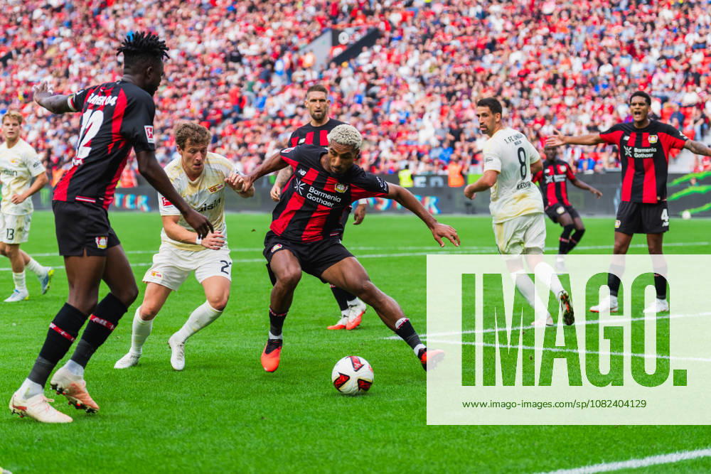 Tim Skarke (1 FC Union Berlin, 21) battles for the ball with Loic Bade (Bayer 04 Leverkusen, 05) in the penalty area; they’re pulling on each other’s jerseys. Robert Andrich (Bayer 04 Leverkusen, 08) watches, while Rani Khedira (1 FC Union Berlin, 08, and Jarell Quansah (Bayer 04 Leverkusen, 04) in the frame; Bayer 04 Leverkusen vs. 1 FC Union Berlin, soccer, Bundesliga 1, Matchday 2, 2026–27 season, September 5, 2026, DFL regulations prohibit any use of photographs as image sequences and or quasi-video, Bayer 04 Leverkusen vs. 1. FC Union Berlin, soccer, Bundesliga 1, Matchday 2, 2026–27 season, May 9, 2026, Leverkusen
