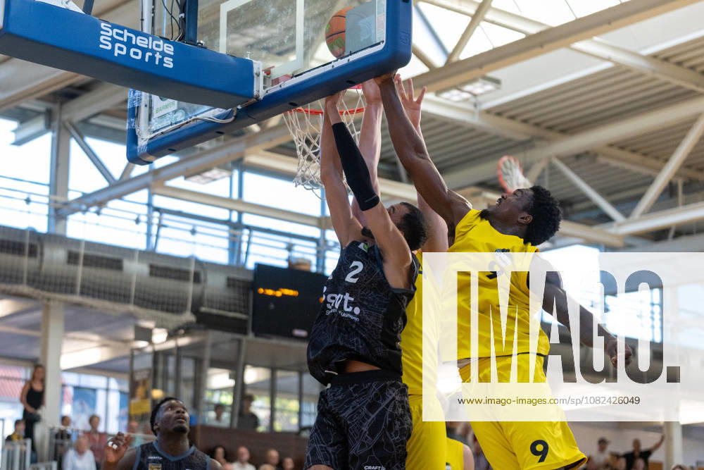 Desmond Watson Kreisbau Kirchheim Knights, No. 4 in the air against Tim Smith Tübingen Tigers, No. 2 Kreisbau Kirchheim Knights vs. Tübingen Tigers, Basketball, Barmer Basketball 2. Bundesliga ProA, Exhibition Game, 2026–2027 Season, September 5, 2026, Kreisbau Kirchheim Knights vs. Tübingen Tigers, Basketball, Barmer Basketball 2. Bundesliga ProA, Exhibition Game, 2026–2027 Season, September 5, 2026, Kirchheim