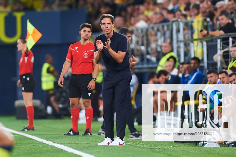 Head coach Ínigo Pérez of Villarreal CF during the LaLiga EA Sports match between Villarreal CF and RC Deportivo at Estadio de la Cerámica on September 5, 2026, in Villarreal, Spain