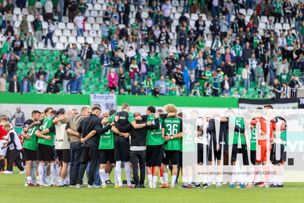 The SC Preussen Münster players celebrate their 2-1 victory after the final whistle. GER, SC Preussen Münster vs. TSV Havelse, Soccer, 3rd Division, Matchday 4, 2026-2027 season, September 5, 2026 DFL regulations prohibit the use of photographs as image sequences and or quasi-video footage. GER, SC Preussen Münster vs. TSV Havelse, soccer, 3. Liga, Matchday 4, 2026–2027 season, September 5, 2026, Münster