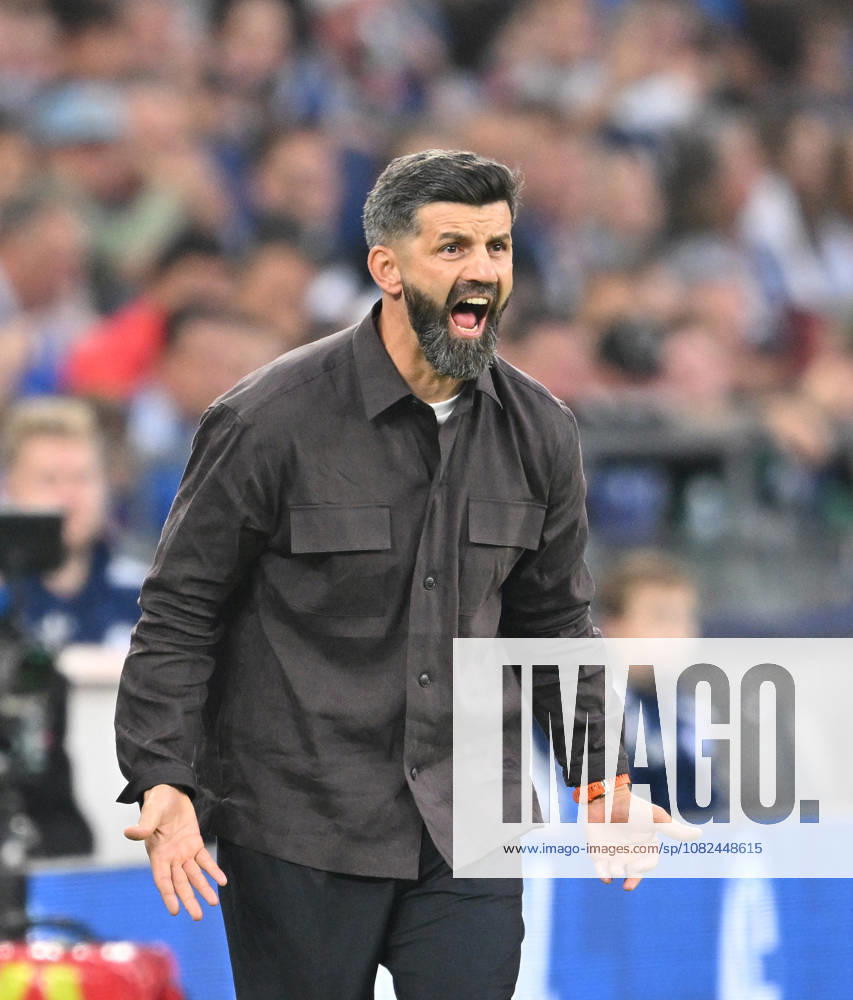 Coach Miron Muslic, FC Schalke 04, Gestures, Soccer, Bundesliga 1, Matchday 2, FC Schalke 04 vs. FC Bayern Munich 0–0, on September 5, 2026, in Gelsenkirchen, Germany. DFL regulations prohibit any use of photographs as image sequences and or quasi-video.
