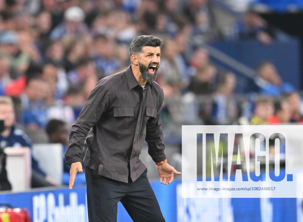 Coach Miron Muslic, FC Schalke 04, Gestures, Soccer, Bundesliga 1, Matchday 2, FC Schalke 04 vs. FC Bayern Munich 0–0, on September 5, 2026, in Gelsenkirchen, Germany. DFL regulations prohibit any use of photographs as image sequences and or quasi-video.
