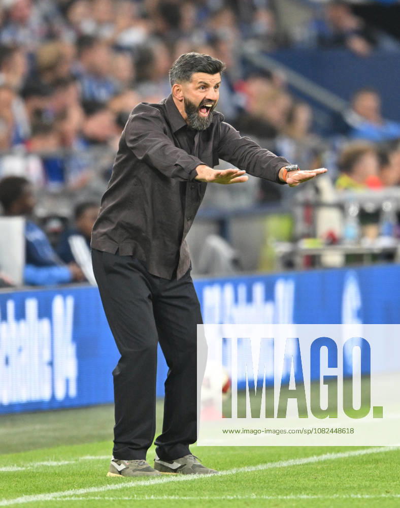 Coach Miron Muslic, FC Schalke 04, Gestures, Soccer, Bundesliga 1, Matchday 2, FC Schalke 04 vs. FC Bayern Munich 0–0, on September 5, 2026, in Gelsenkirchen, Germany. DFL regulations prohibit any use of photographs as image sequences and or quasi-video.