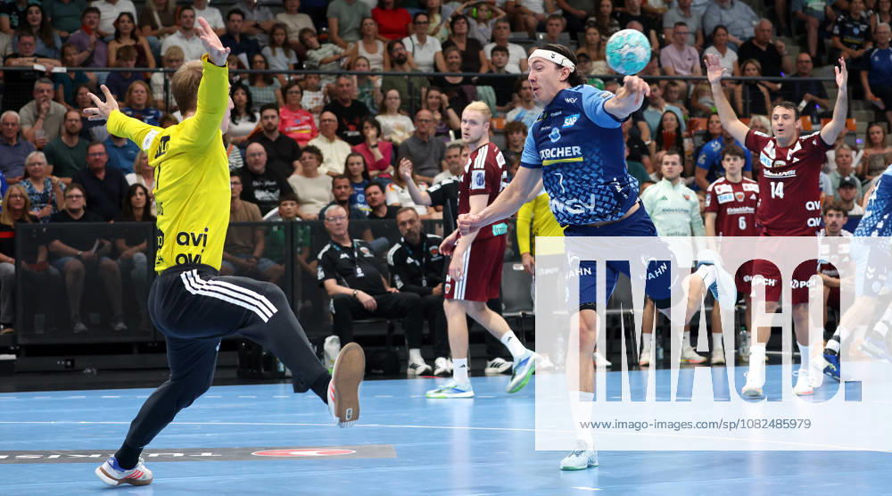 Germany, Stuttgart, Handball: TVB Stuttgart vs. Füchse Berlin; from left: Lasse Ludwig (Berlin), Kasper Thorsen Lien (TVB)