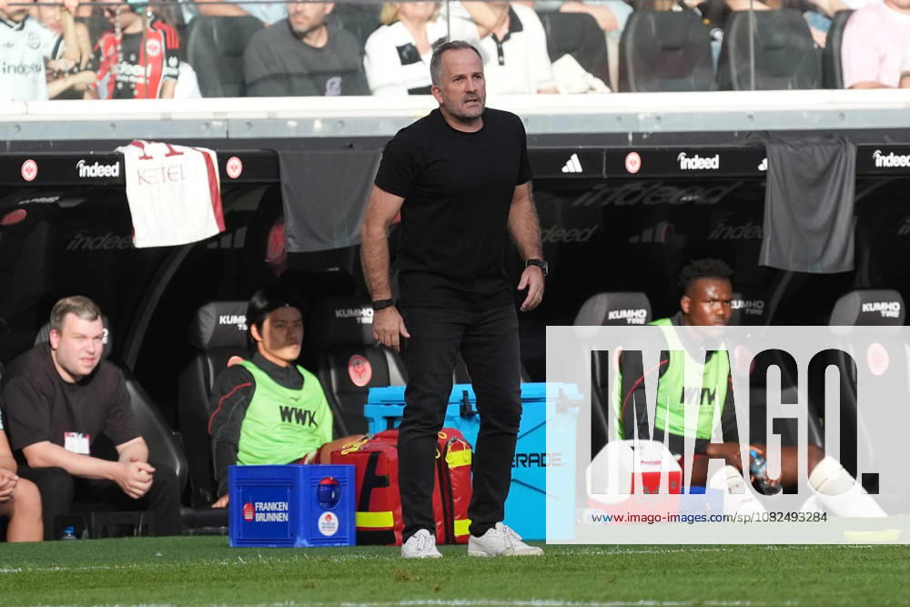 Coach Manuel Baum of FC Augsburg gestures on September 6, 2026, Bundesliga, 2026–27 season: Eintracht Frankfurt vs. FC Augsburg, Deutsche Bank Park, Matchday 2