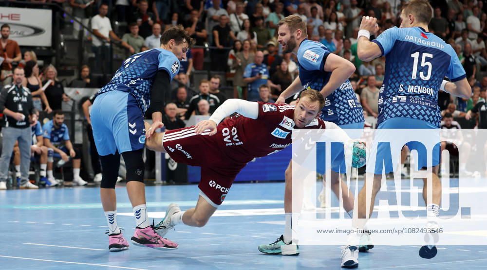 Germany, Stuttgart, Handball: TVB Stuttgart vs. Füchse Berlin; Mathias Gidsel (Berlin) in the foreground