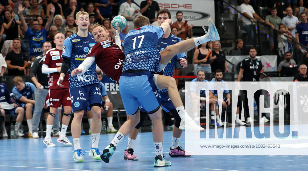 Germany, Stuttgart, Handball: TVB Stuttgart vs. Füchse Berlin; from left: Torben Matzken (TVB), Mathias Gidsel (Berlin), Samuel Röthlisberger (TVB)