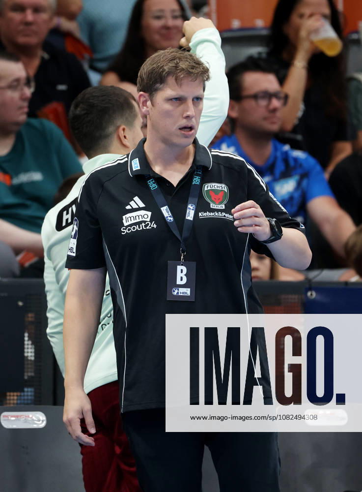 Germany, Stuttgart, Handball: TVB Stuttgart vs. Füchse Berlin, Coach Nicolej Krickau (Berlin)