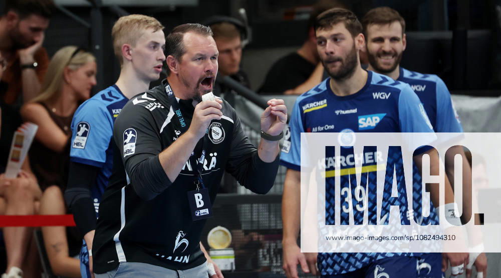 Germany, Stuttgart, Handball: TVB Stuttgart vs. Füchse Berlin; TVB coach Misha Kaufmann, in the foreground