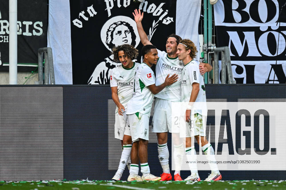 Joe Scally of Mönchengladbach, 29, celebrates with the team after scoring the goal that made it 3–1 on September 5, 2026 ¢ Soccer ¢ Borussia Mönchengladbach vs. SV Elversberg, Borussia Park, Mönchengladbach, DFB and DFL regulations prohibit any use of photographs as image sequences and or quasi-video. NRW, Germany