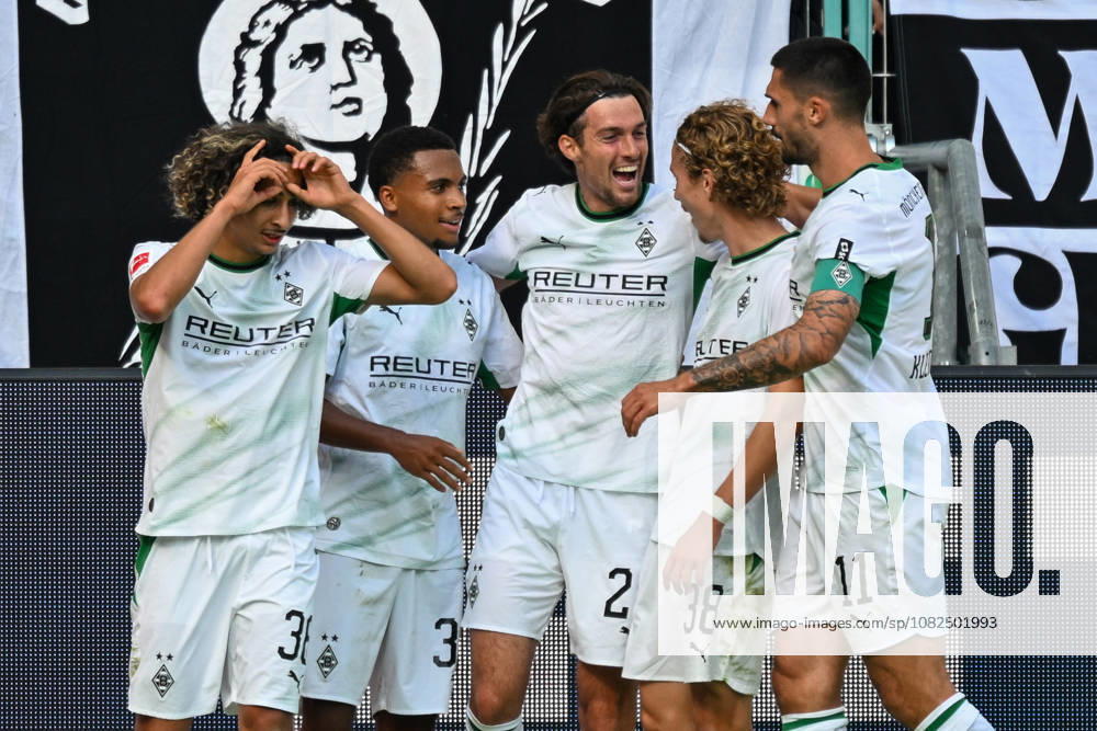 Joe Scally of Mönchengladbach, 29, celebrates with the team after scoring the goal that made it 3–1 on September 5, 2026 ¢ Soccer ¢ Borussia Mönchengladbach vs. SV Elversberg, Borussia Park, Mönchengladbach, DFB and DFL regulations prohibit any use of photographs as image sequences and or quasi-video. NRW, Germany
