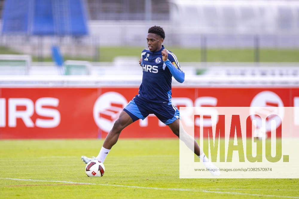 Soccer, FC Schalke 04 practice, Junior Adamu, FC Schalke 04, Gelsenkirchen, FC Schalke 04 training facility, North Rhine-Westphalia, Germany, xRHR, PHOTO YYx
