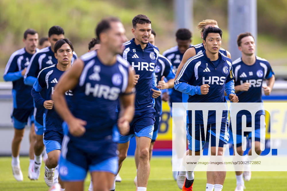 Soccer, FC Schalke 04 Training: Dejan Ljubicic (FC Schalke 04), Hee-chan Hwang (FC Schalke 04), Gelsenkirchen, FC Schalke 04 Training Facility, North Rhine-Westphalia, Germany, xRHR PHOTO YYx
