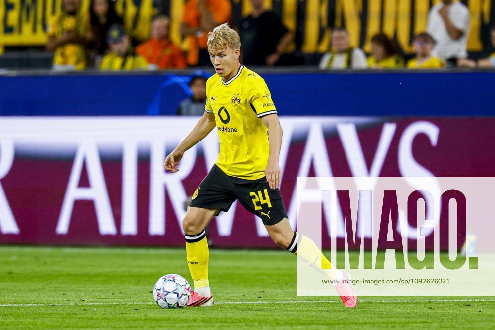DORTMUND - Daniel Svensson of Borussia Dortmund dribbles with the ball during the UEFA Champions League match between Borussia Dortmund and Villarreal CF at Signal Iduna Park on 08 September 2026 in Dortmund, Germany. MARCEL TER BALS ANP UEFA Champions League 2026 27 ANPxSportx xMarcelxterxBalsxIVx 567689972 originalFilename: 567689972