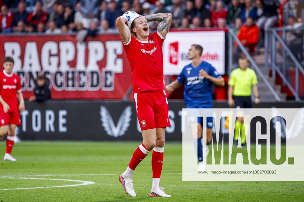 ENSCHEDE - Wout Weghorst of FC Twente reacts during the Eredivisie match between FC Twente and Telstar at De Grolsch Veste stadium on September 9, 2026, in Enschede, the Netherlands. WART BRINKERHOF ANP Eredivisie 2026 27 ANPxSportx xMarcelxterxBalsxIVx 567771203 originalFilename: 567771203