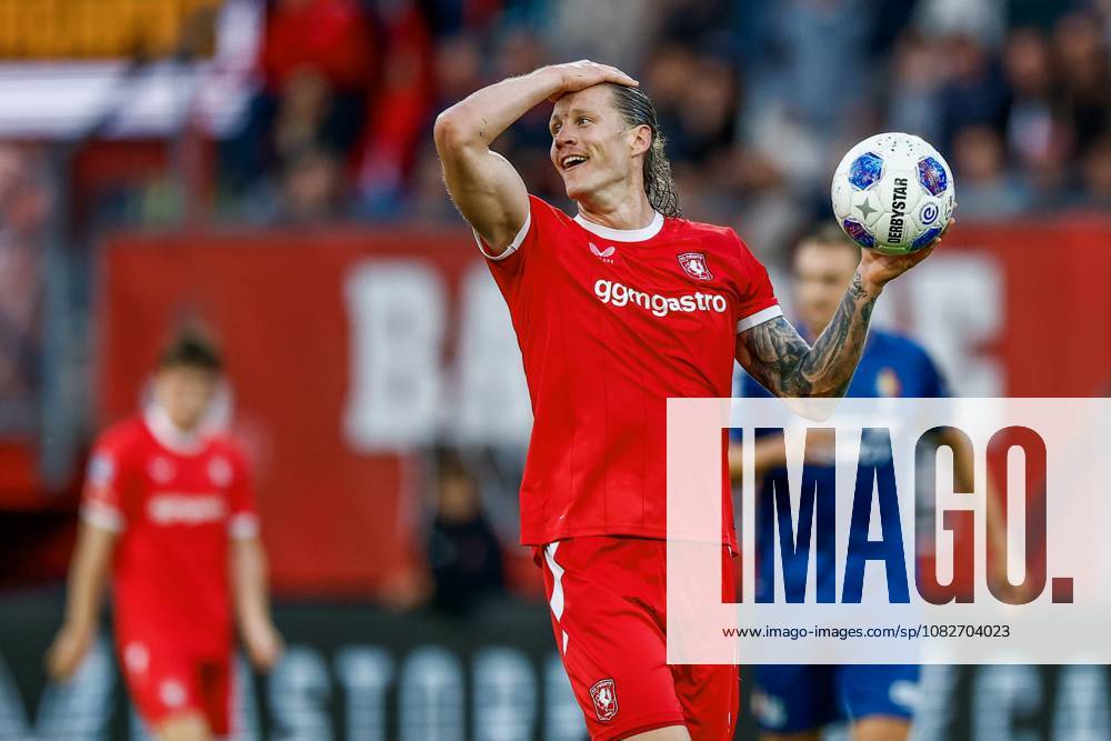 ENSCHEDE - Wout Weghorst of FC Twente reacts during the Dutch Eredivisie match between FC Twente and Telstar at Stadion De Grolsch Veste on September 9, 2026 in Enschede, the Netherlands. VINCENT JANNINK ANP Eredivisie 2026 27 ANPxSportx IVx 567771824 originalFilename: 567771824