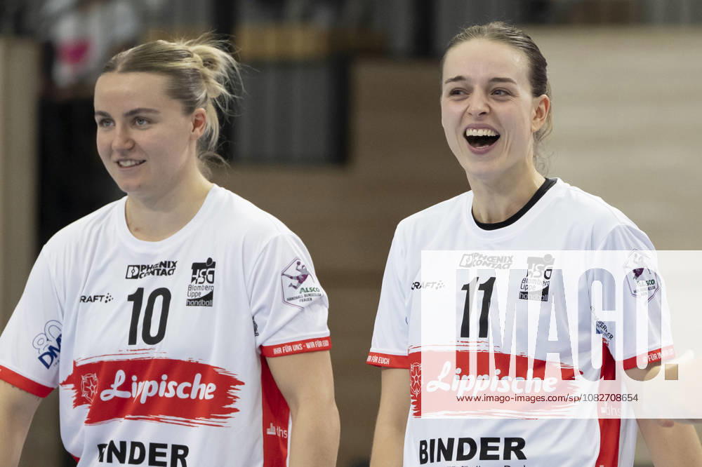 Alsco Women s Handball Bundesliga, 2026–2027 Season: SV Union Halle Neustadt vs. HSG Blomberg Lippe Halle, Germany, September 9, 2026. Pictured from left: Maxi Mühlner (Blomberg) and Isabelle Axmann (Blomberg), laughing, smiling, in good spirits, grinning, Halle Saale SWH Arena, Saxony-Anhalt, Germany