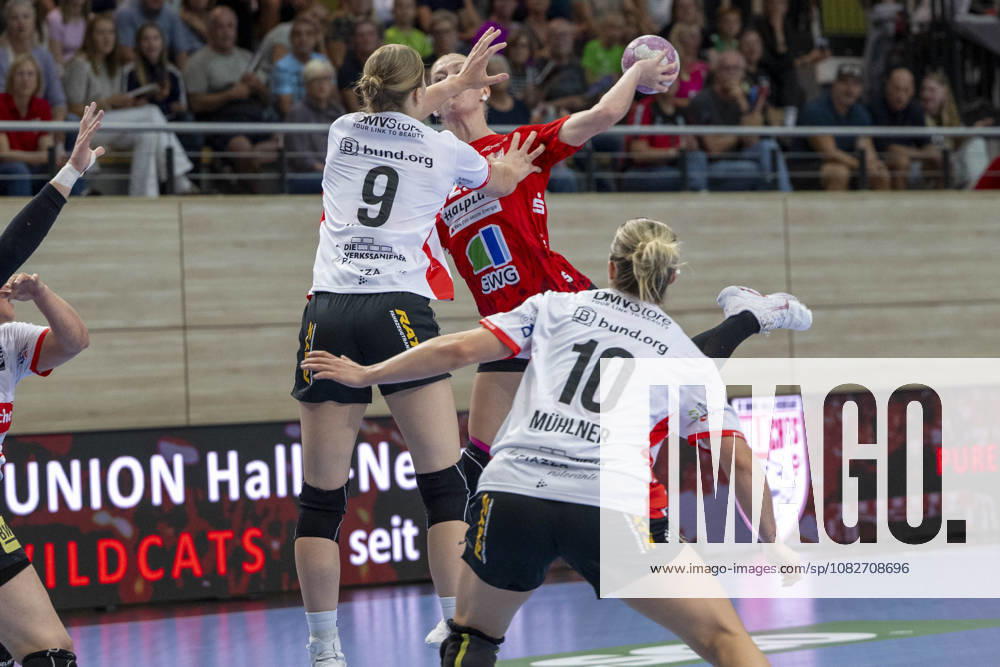 Alsco Women s Handball Bundesliga, 2026–2027 Season: SV Union Halle Neustadt vs. HSG Blomberg Lippe Halle, Germany, September 9, 2026. Pictured, from left, in a one-on-one battle: Nieke Kühne Kuehne (Blomberg), Marie Polakova (Halle) and Maxi Mühlner (Blomberg) in Halle-Saale, SWH Arena, Saxony-Anhalt, Germany