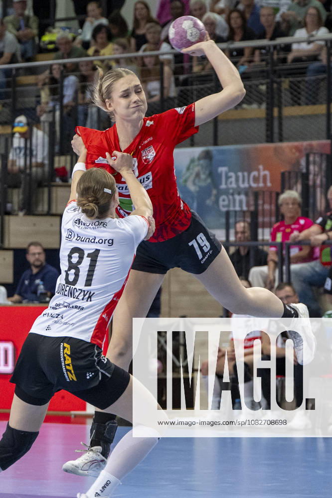 Alsco Women s Handball Bundesliga, 2026–2027 Season: SV Union Halle Neustadt vs. HSG Blomberg Lippe Halle, Germany, September 9, 2026. Pictured, from left, in a one-on-one battle: Karolina Jurenczyk (Blomberg) and Paulina Stapurewicz (Halle). Halle, Saale, SWH Arena, Saxony-Anhalt, Germany