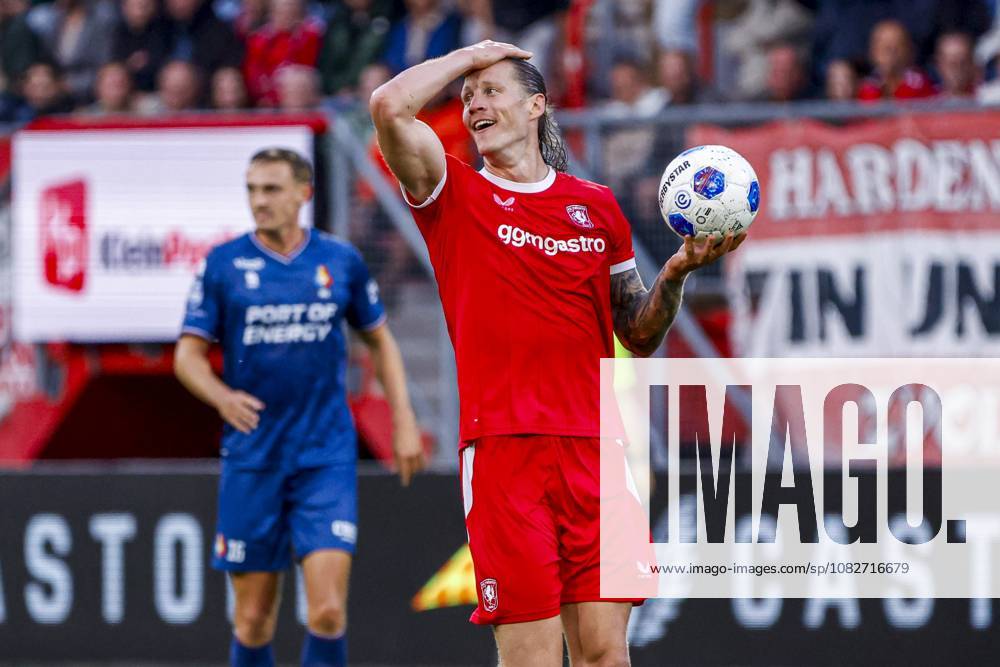 4ENSCHEDE - Wout Weghorst of FC Twente reacts during the Eredivisie match between FC Twente and Telstar at De Grolsch Veste stadium on September 9, 2026 in Enschede, the Netherlands. WART BRINKERHOF ANP Eredivisie 2026 27 ANPxSportx xMarcelxterxBalsxIVx 567782510 originalFilename: 567782510