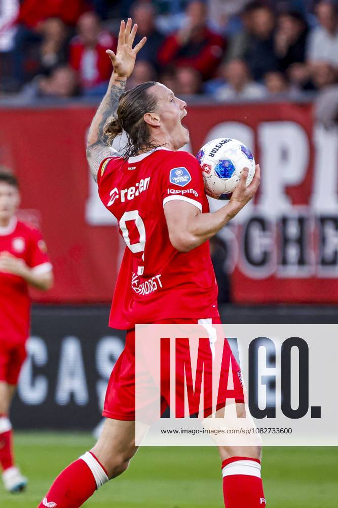 4ENSCHEDE - Wout Weghorst of FC Twente reacts during the Eredivisie match between FC Twente and Telstar at De Grolsch Veste stadium on September 9, 2026 in Enschede, the Netherlands. WART BRINKERHOF ANP Eredivisie 2026 27 ANPxSportx xMarcelxterxBalsxIVx 567805198 originalFilename: 567805198