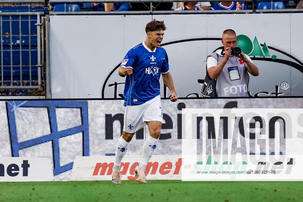 Germany Soccer Season 2026–2027, 2. Bundesliga, Matchday 5, SV Darmstadt 98 vs. Arminia Bielefeld, Merck Stadium at Böllenfalltor, Darmstadt, Noah Weißhaupt, Noah Weisshaupt, SV Darmstadt 98, 7th goal and goal celebration for the 1-0 lead, goal, goal celebration, cheering, joy, emotions, Darmstadt, Merck Stadium at Böllenfalltor, Germany