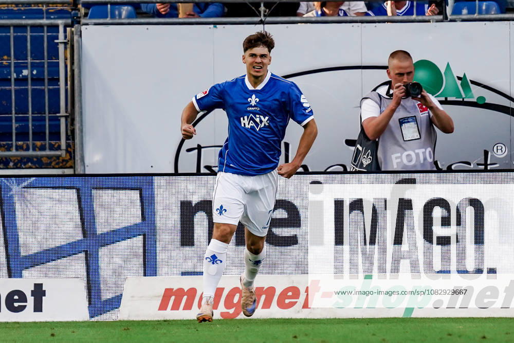 Germany Soccer Season 2026–2027, 2. Bundesliga, Matchday 5, SV Darmstadt 98 vs. Arminia Bielefeld, Merck Stadium at Böllenfalltor, Darmstadt, Noah Weißhaupt, Noah Weisshaupt, SV Darmstadt 98, 7th goal and goal celebration for the 1–0 lead, goal, goal celebration, cheering, joy, emotions, Darmstadt, Merck Stadium at Böllenfalltor, Germany