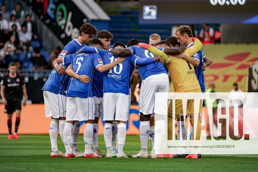 Germany Soccer Season 2026–2027, 2. Bundesliga, Matchday 5, SV Darmstadt 98 vs. Arminia Bielefeld, Merck Stadium at Böllenfalltor, Darmstadt, Team huddle before the game, Darmstadt, Merck Stadium at Böllenfalltor, Germany