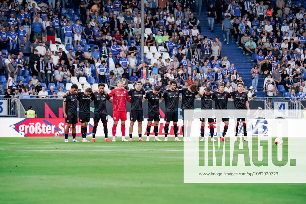 Germany Soccer Season 2026–2027, 2. Bundesliga, Matchday 5, SV Darmstadt 98 vs. Arminia Bielefeld, Merck Stadium at Böllenfalltor, Darmstadt; Bielefeld team observes a moment of silence, Darmstadt, Merck Stadium at Böllenfalltor, Germany