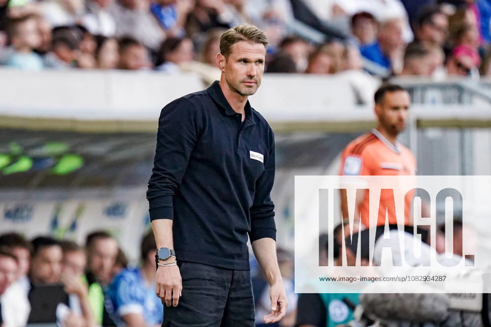 German Soccer Season 2026–2027, 2. Bundesliga, Matchday 5, SV Darmstadt 98 vs. Arminia Bielefeld, Merck Stadium at Böllenfalltor, Darmstadt, Oliver Kirch (Coach), Arminia Bielefeld, facial expressions, emotions, Darmstadt, Merck Stadium at Böllenfalltor, Germany