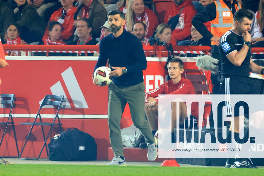 GER, Soccer, Bundesliga 1, 2026–2027, Alte Foersterei, 1. FC Union vs. Schalke 04, Matchday 3, Head Coach MIRON MUSLIC, Schalke 04, 1st Division, DFB, DFL regulations prohibit any use of photographs as image sequences and or quasi-video. nordphoto GmbH, Engler, Berlin, Alte Foersterei Stadium, Berlin, Germany
