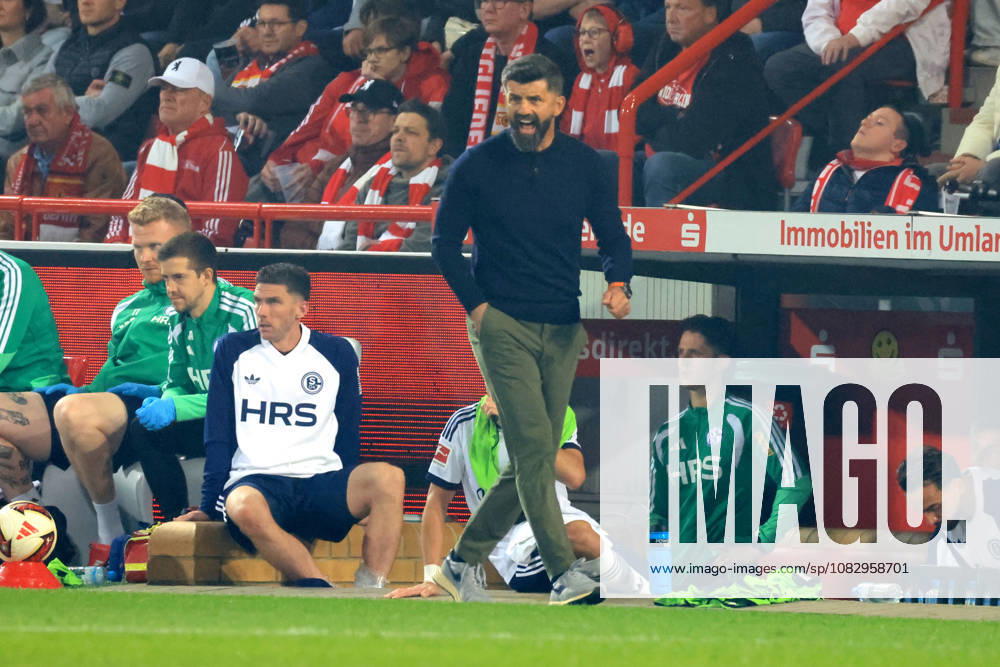 GER, Soccer, Bundesliga 1, 2026–2027, Alte Foersterei, 1. FC Union vs. Schalke 04, Matchday 3, Head Coach MIRON MUSLIC, Schalke 04, 1st Division, DFB, DFL regulations prohibit any use of photographs as image sequences and or quasi-video. nordphoto GmbH, Engler, Berlin, Alte Foersterei Stadium, Berlin, Germany