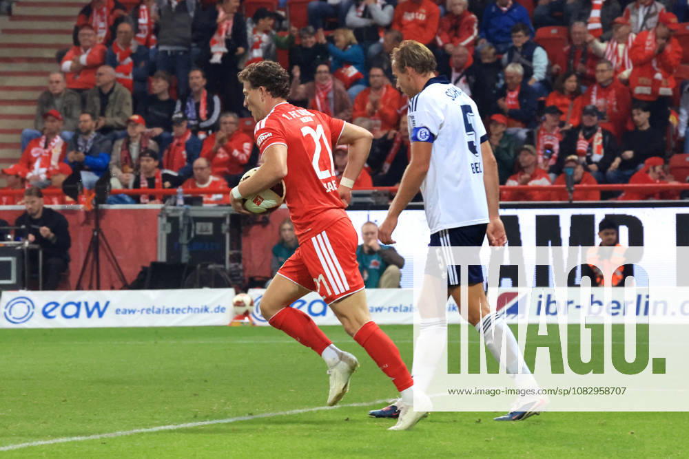 GER, Soccer, Bundesliga 1, 2026–2027, Alte Foersterei, 1. FC Union vs. Schalke 04, Matchday 3, 1–2 (goal by Tim Skarke), 1. FC Union Berlin 21, TIMO BECKER Schalke 04 5 1 League DFB DFL regulations prohibit any use of photographs as image sequences and or quasi-video nordphoto GmbH Engler Berlin Alte Foersterei Stadium Berlin Germany