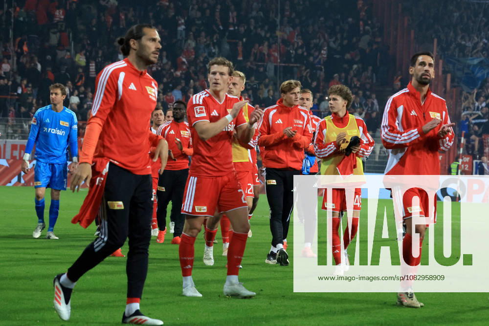 GER, Soccer, Bundesliga 1, 2026–2027, Alte Foersterei, 1. FC Union vs. Schalke 04, Matchday 3, Union Player Circle, Tim Skarke, 1. FC Union Berlin, 21, 1st Division, DFB DFL regulations prohibit any use of photographs as image sequences and or quasi-video. nordphoto GmbH, Engler, Berlin, Alte Foersterei Stadium, Berlin, Germany