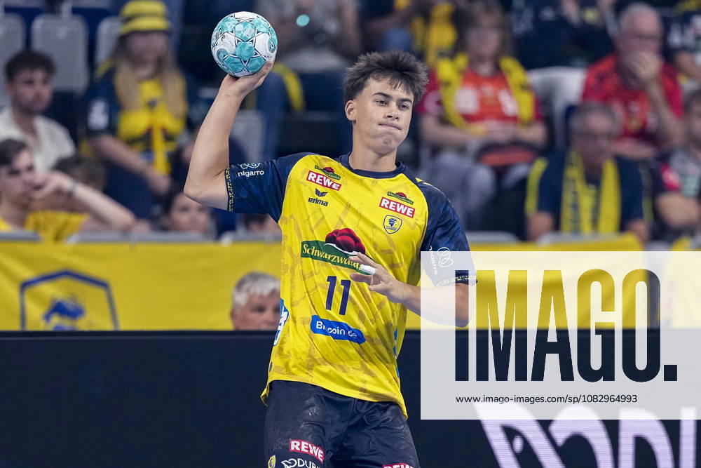 Niclas Mierzwa (RNL), 11, on the ball, single frame, single photo, action, September 11, 2026, Mannheim, Germany, handball, Bundesliga, Rhein-Neckar Löwen vs. HBW Balingen-Weilstetten