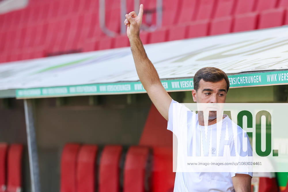 Carles Martinez of Bayer 04 Leverkusen, head coach, gesturing before the game; gestures; GER; FC Augsburg vs. Bayer 04 Leverkusen; soccer; Bundesliga; Matchday 3; 2026–2027 season; September 12, 2026, DFL and DFB regulations prohibit any use of photographs as image sequences and or quasi-video, GER, FC Augsburg vs. Bayer 04 Leverkusen, soccer, Bundesliga, Matchday 3, 2026–2027 season, September 12, 2026, Augsburg