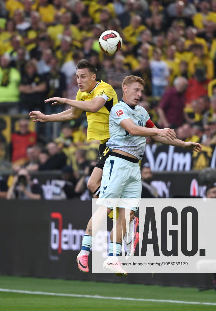 Nico Schlotterbeck (Borussia Dortmund), left, against Laurin Curda (SC Paderborn), September 12, 2026, Soccer, Bundesliga 1, 2026–2027 season, Matchday 3, Borussia Dortmund vs. SC Paderborn 07. DFL regulations prohibit any use of photographs as image sequences and or quasi-video. Dortmund, Signal Iduna Park, North Rhine-Westphalia, Germany Team2