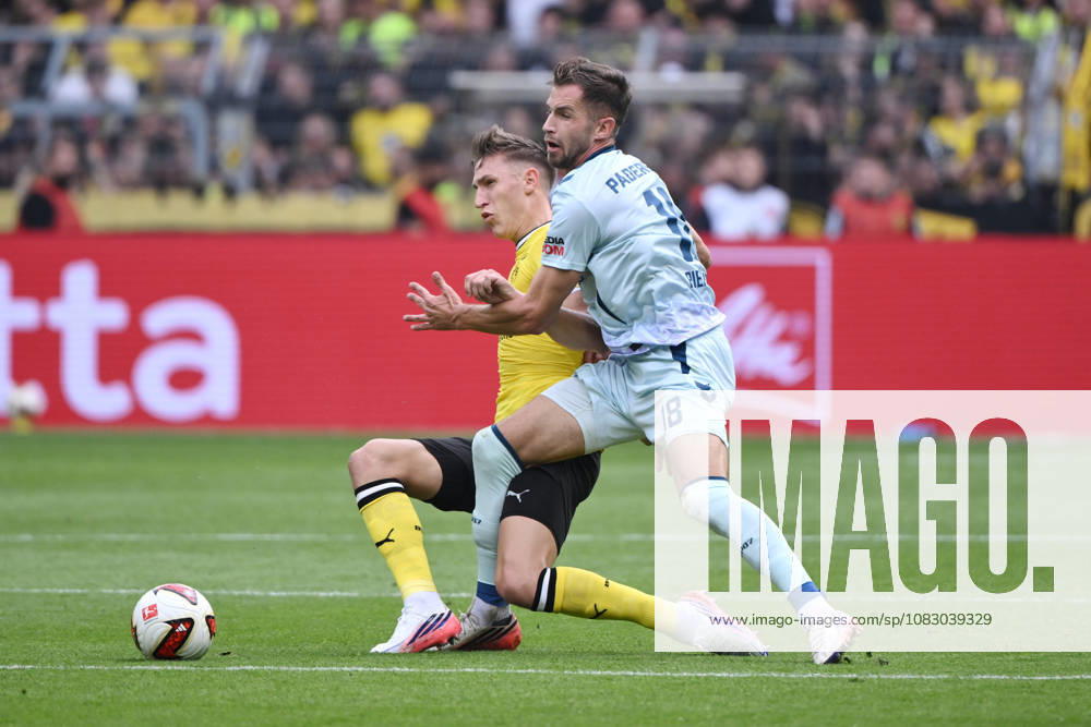 Nico Schlotterbeck (Borussia Dortmund, left) vs. Marvin Pieringer (SC Paderborn), September 12, 2026, Soccer, Bundesliga 1, 2026–2027 season, Matchday 3, Borussia Dortmund vs. SC Paderborn 07. DFL regulations prohibit any use of photographs as image sequences and or quasi-video. Dortmund, Signal Iduna Park, North Rhine-Westphalia, Germany Team2