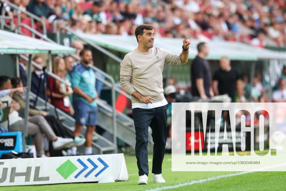 Carles Martinez, head coach of Bayer 04 Leverkusen, gesturing; gestures; GER; FC Augsburg vs. Bayer 04 Leverkusen; soccer; Bundesliga; Matchday 3; 2026–2027 season; September 12, 2026; DFL and DFB regulations prohibit any use of photographs as image sequences and or quasi-video, GER, FC Augsburg vs. Bayer 04 Leverkusen, soccer, Bundesliga, Matchday 3, 2026–2027 season, September 12, 2026, Augsburg
