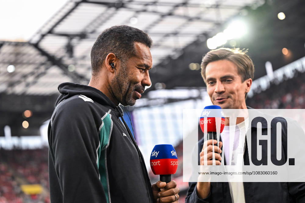 GER, Soccer, Men s, 1st Bundesliga, 2026–2027 season, Matchday 3, 1. FC Köln vs. SV Werder Bremen; Daniel Thioune (Werder Bremen), coach, with Max Zielke (Sky TV reporter); DFB and DFL regulations prohibit any use of photographs as image sequences and or quasi-video; Köln Rhein Energie Stadium, North Rhine-Westphalia, Germany