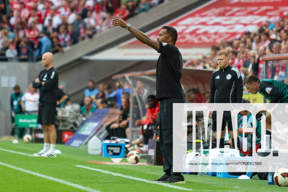 GER, Soccer, Men s, Bundesliga, 1. Bundesliga, 2026–2027 Season, 1. FC Köln vs. SV Werder Bremen, Daniel Thioune (SVW) gesturing, gestures