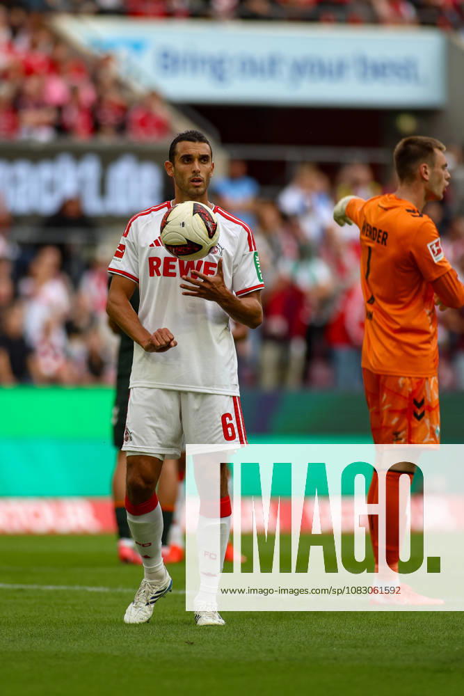 GER, Soccer, Men s, Bundesliga, 1. Bundesliga, 2026–2027 Season, 1. FC Köln vs. SV Werder Bremen: Ellyes Skhiri (KOE) holds the ball in his hands before Thijs Dallinga (KOE) takes a penalty kick