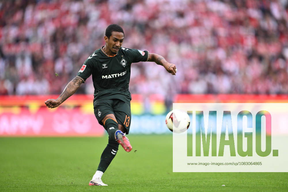 GER, Soccer, Men s, 1st Bundesliga, 2026–2027 season, Matchday 3, 1. FC Köln vs. SV Werder Bremen Arthur Werder Bremen, 13 on the ball DFB DFL regulations prohibit any use of photographs as image sequences and or quasi-video Köln Rhein Energie Stadium NRW Germany
