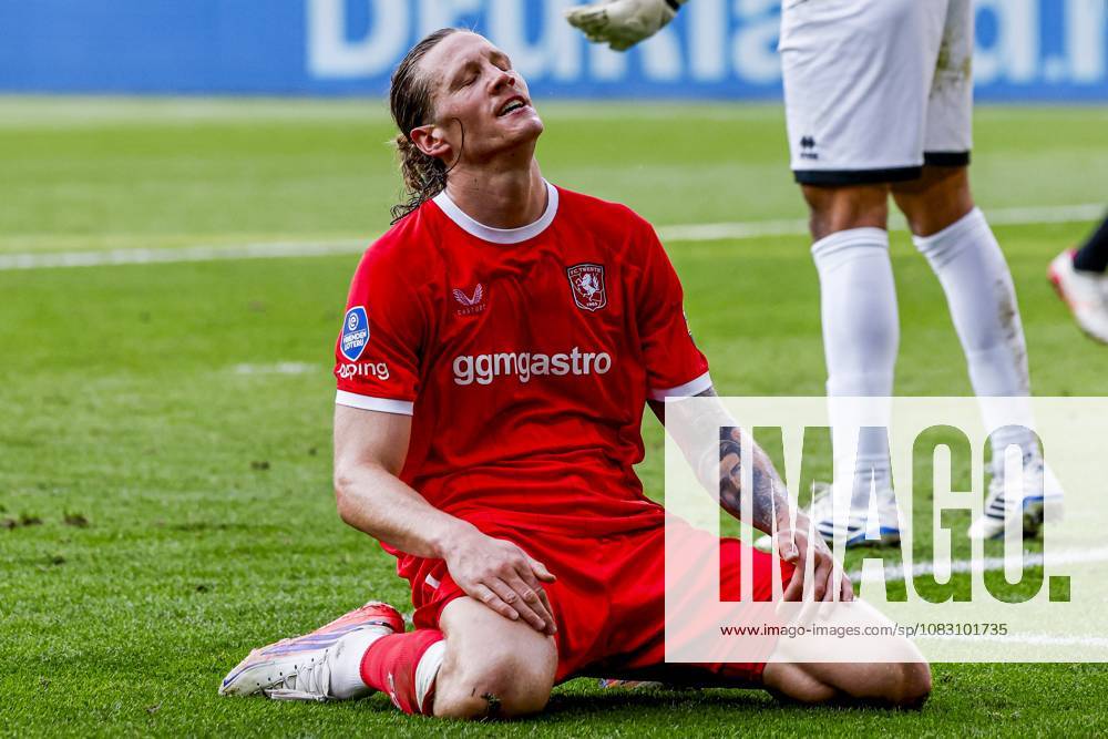 ENSCHEDE - Wout Weghorst of FC Twente reacts during the Eredivisie match between FC Twente and ADO Den Haag at De Grolsch Veste stadium on September 12, 2026, in Enschede, the Netherlands. WART BRINKERHOF ANP Eredivisie 2026 27 ANPxSportx xMarcelxterxBalsxIVx 568381373 originalFilename: 568381373