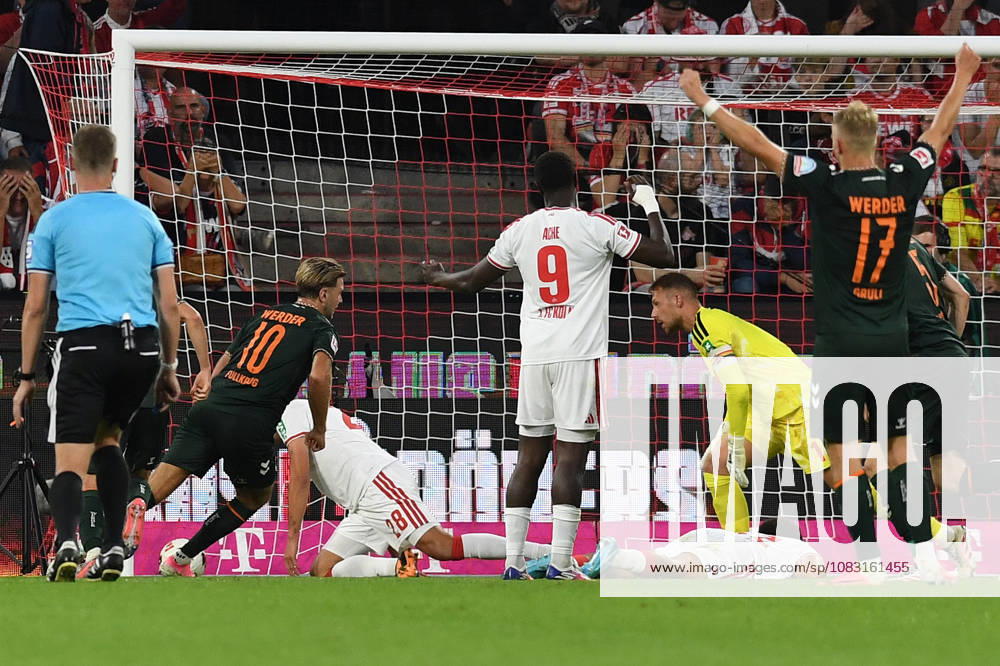 Niclas Fuellkrug of Werder Bremen celebrates his goal, which tied the score at 1-1, during the Bundesliga match between 1. FC Köln and SV Werder Bremen at RheinEnergieStadion on September 12, 2026, in Cologne, Germany. Photo by Ralf Treese, DeFodi Images. Niclas Fuellkrug of Werder Bremen celebrates with teammates after scoring his team’s first goal during the Bundesliga match between 1. FC Köln and SV Werder Bremen at RheinEnergieStadion on September 12, 2026 in Cologne, Germany. Photo by Ralf Treese, DeFodi Images. DFB and DFL regulations prohibit any use of photographs as image sequences and or quasi-video. Photo by Ralf Treese, DeFodi Images.