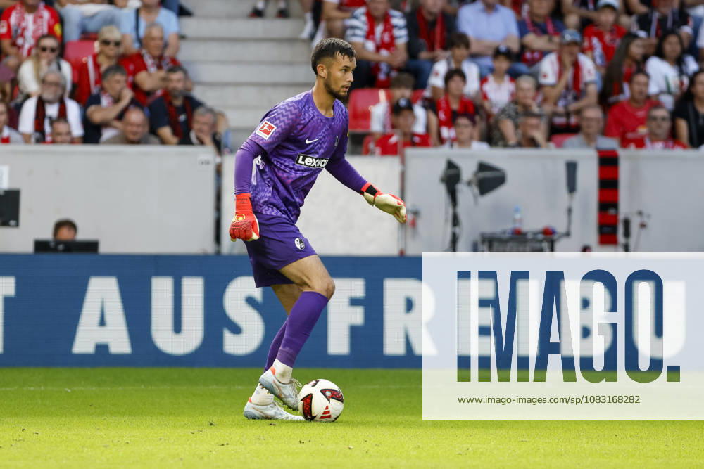 Mio Backhaus, SC Freiburg, No. 1 on the Ball, Germany, Soccer, Bundesliga 1, Matchday 3, 2026–2027, SC Freiburg vs. Borussia Mönchengladbach, September 12, 2026, Freiburg im Breisgau, Europa-Park Stadium, Germany