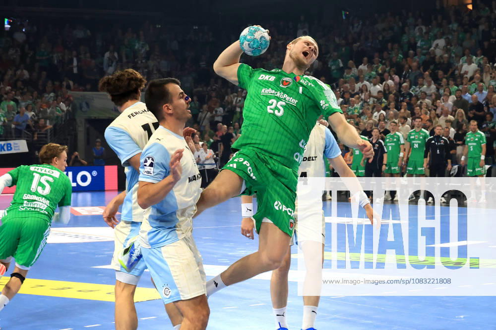 GER Germany, Handball, 1st Bundesliga, August 27, 2026, 2026–2027 season, Berlin, Fuechse Berlin vs. Gummersbach, Matthes Langhoff (Fuechse Berlin) 25, Milos Vujovic (VfL Gummersbach) 6, g nordphoto GmbH, Engler Berlin, Max Schmeling Halle, Berlin, Germany