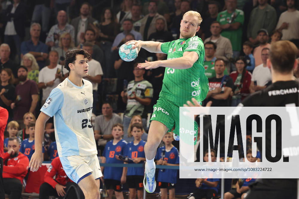 Handball, Opel HBL, 2026–2027 Season, 1 HBL, Füchse Berlin vs. VfL Gummersbach, Max Schmeling Hall, Matthes Langhoff, Füchse Berlin’s No. 25 on the attack, against Ignacio Biosca of VfL Gummersbach, 1 Berlin, German candidate