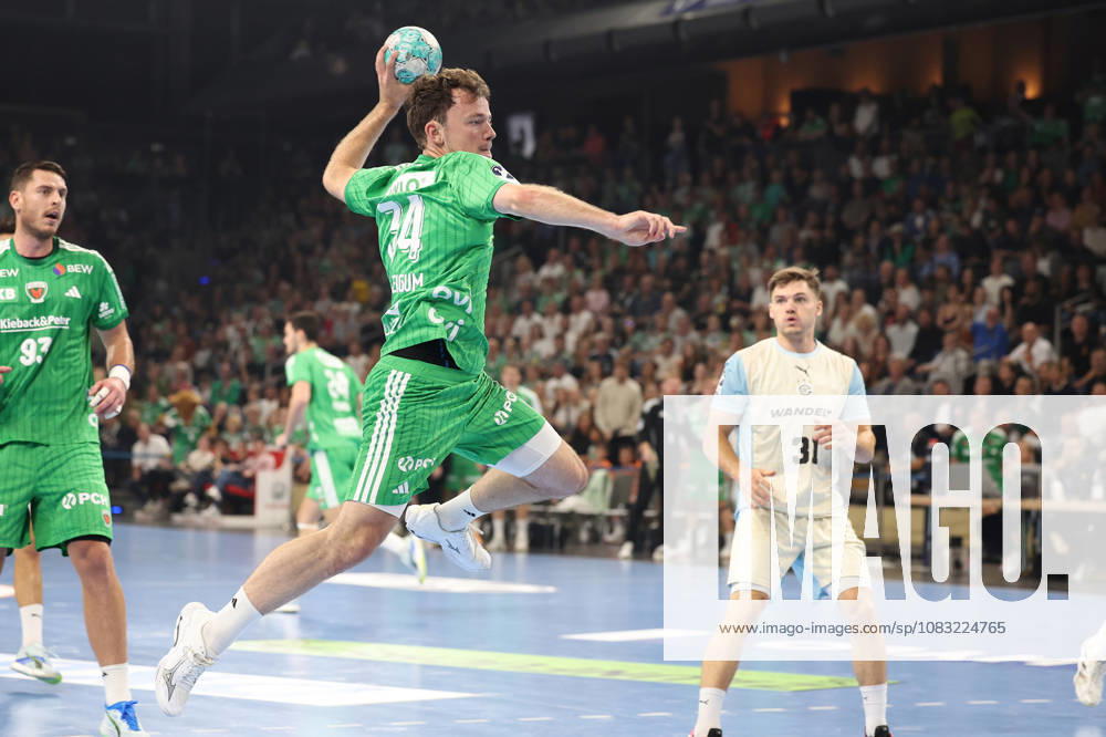 Handball, Opel HBL, 2026–2027 Season, 1st HBL, Füchse Berlin vs. VfL Gummersbach, Max Schmeling Halle, Hakun West av Teigum, Füchse Berlin 34 on offense, Berlin, Deutschkand