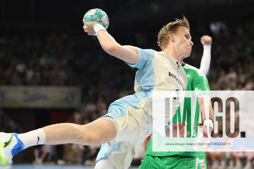 Handball, Opel HBL, 2026–2027 season, 1st HBL, Füchse Berlin vs. VfL Gummersbach, Max Schmeling Halle, Ellidi Snaer Vidarsson, VfL Gummersbach, No. 4 on offense, Berlin, German